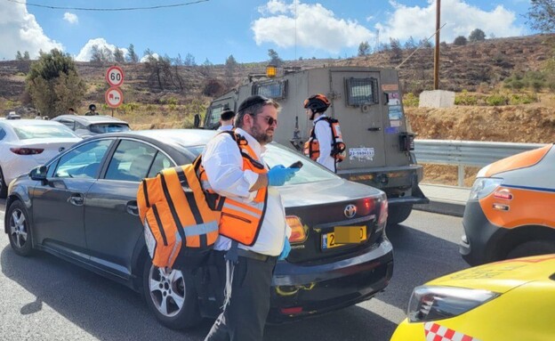 זירת הפיגוע בכביש המנהרות (צילום: דוברות איחוד הצלה )