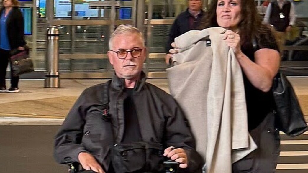 אריק דיין בכיסא גלגלים אריק דיין בכיסא גלגלים