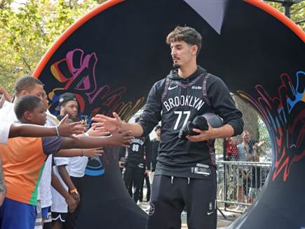 תלוי בו? (Nathaniel S. Butler/NBAE via Getty Images)