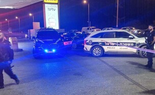 זירת ניסיון הרצח בתחנת הדלק בכפר קרע (צילום: דוברות המשטרה)
