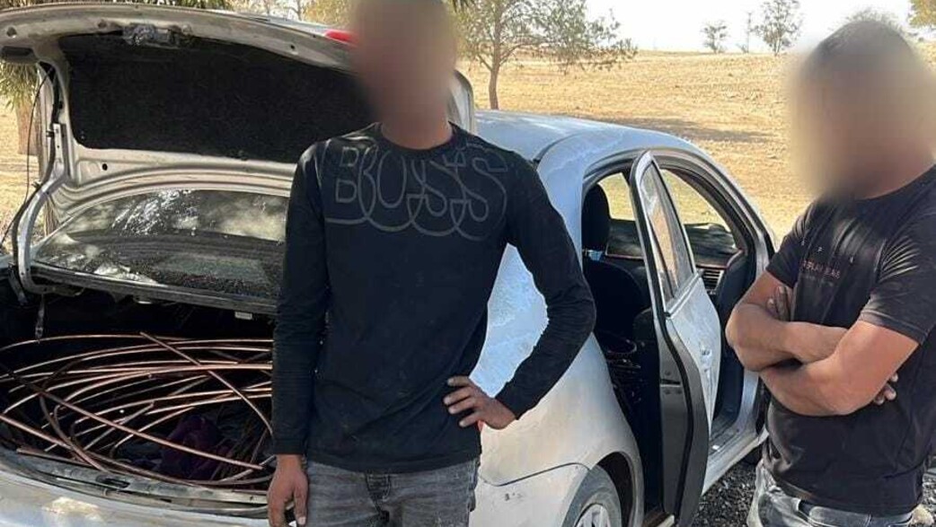 שני הגנבים שגנבו כבלי חשמול רכבתיים במהלך כיפור שני הגנבים שגנבו כבלי חשמול רכבתיים במהלך כיפור