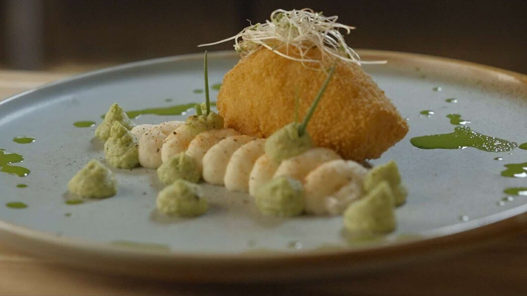 קציצת קייב עם פירה סלרי ופירה ברוקולי ושמן ירוק, מ קציצת קייב עם פירה סלרי ופירה ברוקולי ושמן ירוק, מ