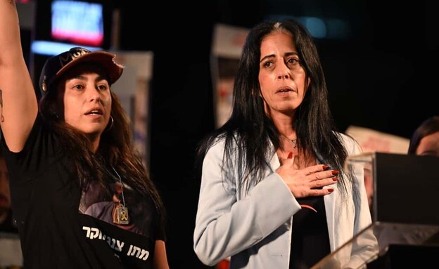 עינב צנגאוקר בכיכר החטופים (צילום: פאולינה פטימר)