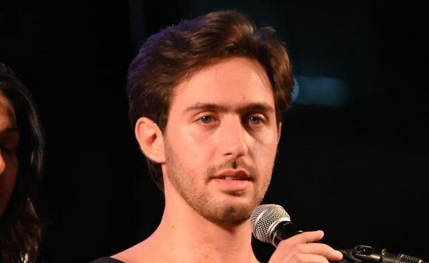 שורד השבי עומר שם טוב בכיכר החטופים שורד השבי עומר שם טוב בכיכר החטופים