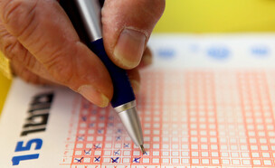 טופס טוטו (צילום: אביר סולטן, פלאש 90)