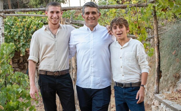 בתים מבפנים במרכז משה שפירא וענר שפירא זל בתים מבפנים במרכז משה שפירא וענר שפירא זל