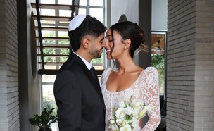 עמית גניש ובן זוגה עירד ביום חתונתם (צילום: אולפני רחובות)