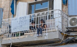 שלט של דירה להשכרה בירושלים, יוני 2023 (צילום: lisa-skvo, shutterstock)