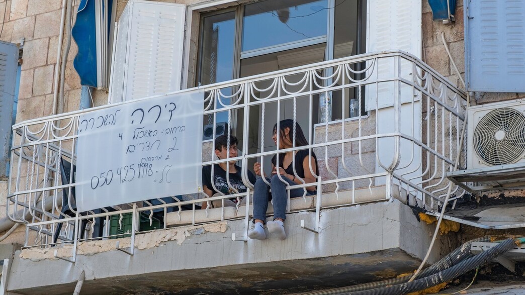 שלט של דירה להשכרה בירושלים, יוני 2023 שלט של דירה להשכרה בירושלים, יוני 2023