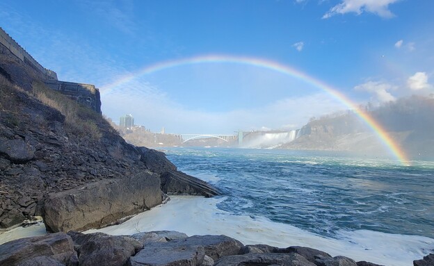 קשת בענן מעל מפלי ניאגרה