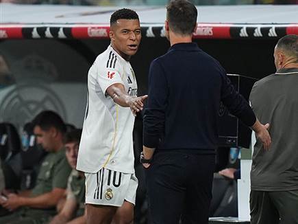 אמבפה ירד מדדה מהמגרש. סיבות לדאגה? (Angel Martinez/Getty Images)