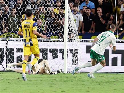 סוף פודגוראנו. מכבי חיפה לא יכולה להחמיץ ממצבים כאלה (אלן שיבר) (צילום: ספורט 5)