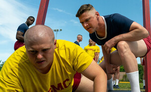 "על מדים" (צילום: Alfonso "Pompo" Bresciani/Netflix, יחסי ציבור)