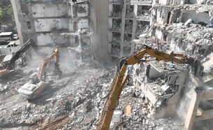 הרס הבניין בבאר שבע (צילום: דיאגו מיטלברג)