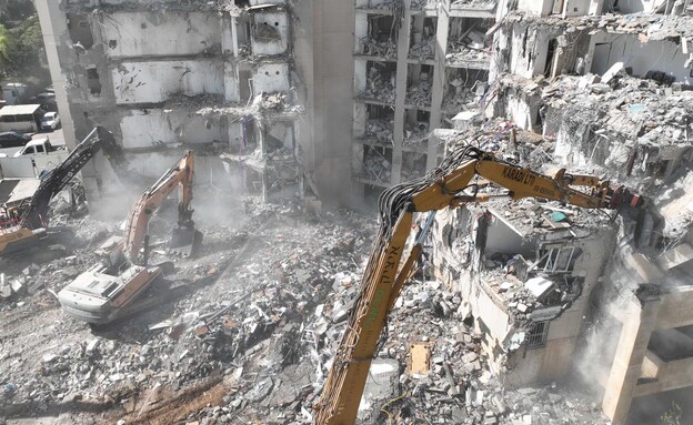 הרס הבניין בבאר שבע (צילום: דיאגו מיטלברג)