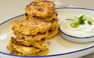 לביבות תירס וגבינות (צילום: יעל קצב)