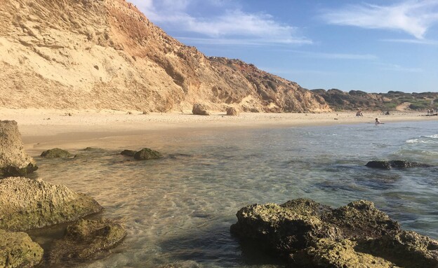 חוף גדור חוף גדור