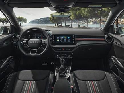 קצת פחות צבע אדום בתא הנוסעים לעומת ה“מונטה קרלו“ (צילום: ספורט 5)