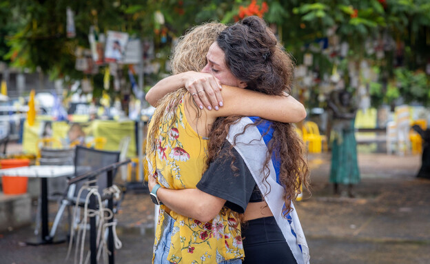 חגיגות בכיכר החטופים בתל אביב לאחר ההכרזה על ההסכם לסיום המלחמה (צילום: מרים אלסטר, פלאש 90)