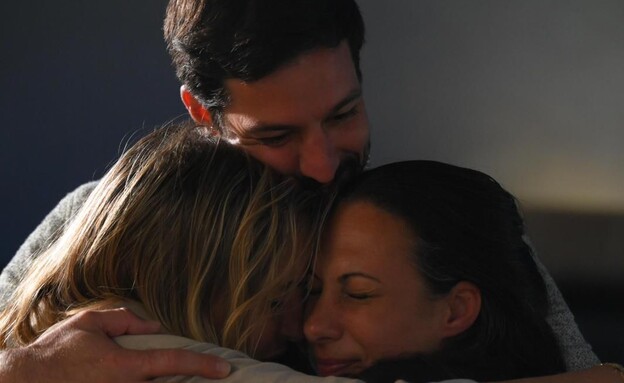 משפחות החטופים בוושינגטון בעת ההכרזה