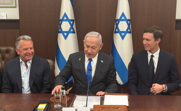 ראש הממשלה עם סטיב וויטקוף וג'ארד קושנר בישיבת הממ