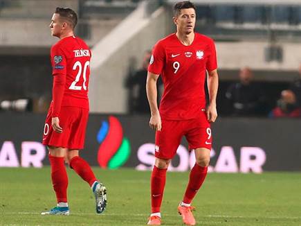 כבש בכל מקום, ולא בטדי. לבנדובסקי נגד נבחרת ישראל (צילום: אלן שיבר (צילום: ספורט 5)