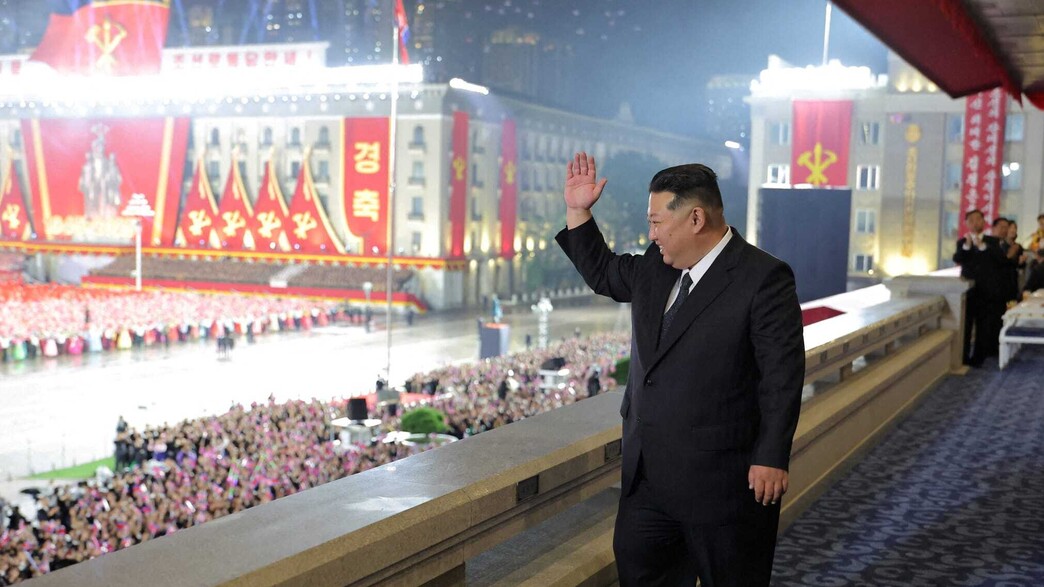 מצעד צבאי לציון 80 שנה להקמת מפלגת השלטון בקוריאה 