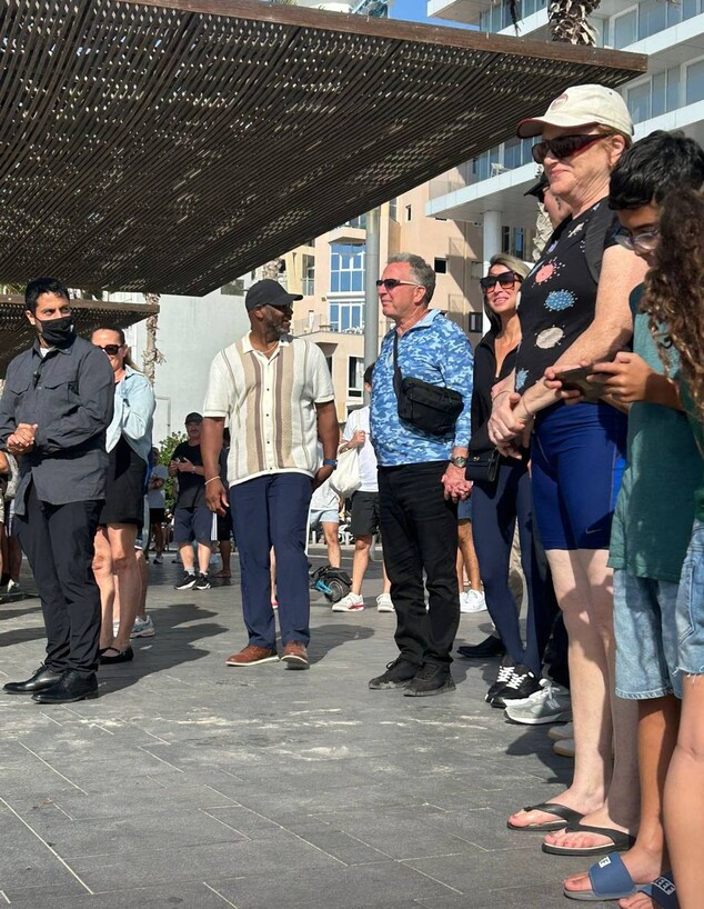 סטיב וויטקוף בטיילת בתל אביב (צילום: החדשות12)