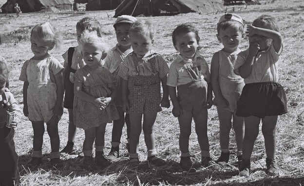 ילדיי עולים במושב עין איילה, 1949 (צילום: זולטן קלוגר, לע"מ)