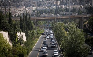 פקק תנועה בדרך בגין בירושלים (צילום: יונתן זינדל, פלאש 90)
