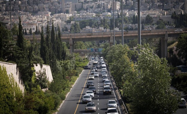 פקק תנועה בדרך בגין בירושלים (צילום: יונתן זינדל, פלאש 90)