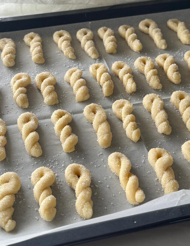 עוגיות חמאה נימוחות. תכף נכנסות לתנור