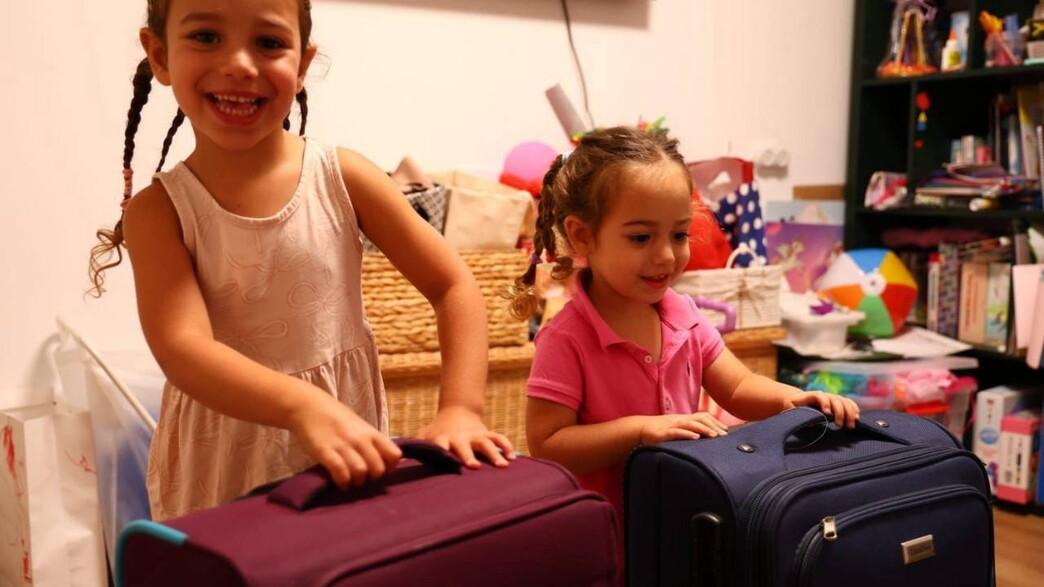 הבנות של עמרי מירן מוכנות לשובו הבנות של עמרי מירן מוכנות לשובו