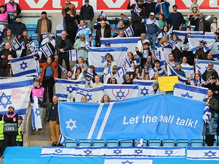 ועם קהל ישראלי שתמך (צילום: אודי ציטיאט)