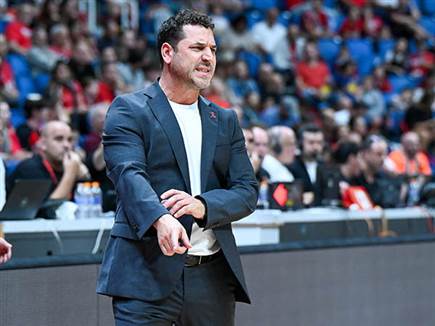 אלון פתח עם ניצחון (צילום: ברני ארדוב)