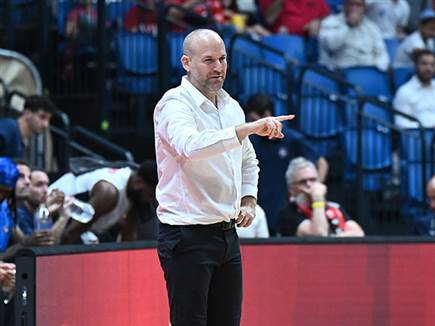 עמית שרף עדיין מחפש ניצחון ראשון במשחק רשמי (צילום: ברני ארדוב)