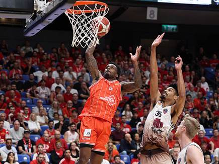 בלייקני בדרך לסל (אלן שיבר)