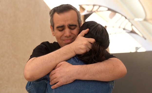 המפגש של עומרי מירן עם אשתו לישי בנקודת הקליטה הרא המפגש של עומרי מירן עם אשתו לישי בנקודת הקליטה הרא