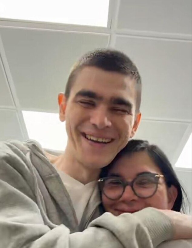 מקסים הרקין עם אימו מקסים הרקין עם אימו