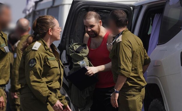 איתן הורן ברגעי החבירה לצה"ל איתן הורן ברגעי החבירה לצה"ל