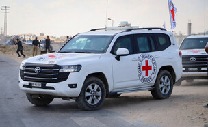 רכבי הצלב האדום (צילום: חליל קחלוט, פלאש 90)