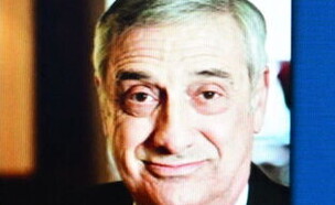 חברי ועדת הפרס מציגים את הזוכים בפרס נובל לכלכלה 2025 (צילום: JONATHAN NACKSTRAND, AFP via Getty Images)