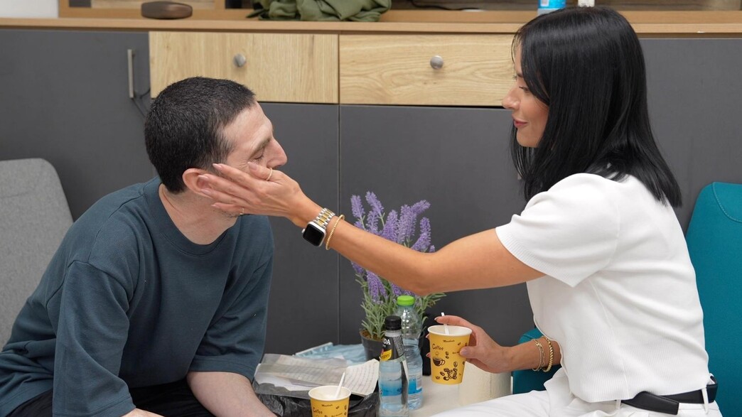 אלקנה בוחבוט נפגש עם בת זוגתו ריבקה