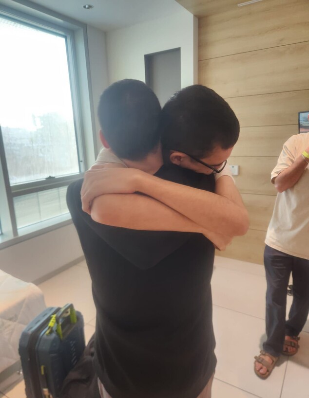 אביתר דוד וגיא גלבוע דאלאל נפגשים בבית החולים אביתר דוד וגיא גלבוע דאלאל נפגשים בבית החולים