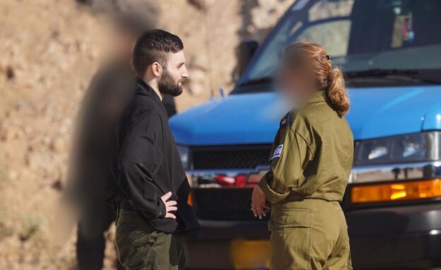 מתן אנגרסט עם נציגי צה"ל