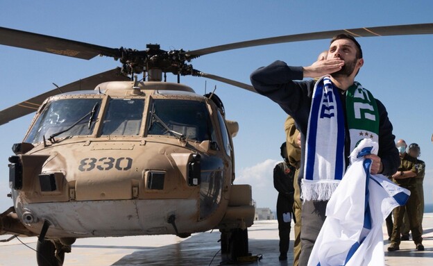 מתן אנגרסט בהגעתו לבית החולים