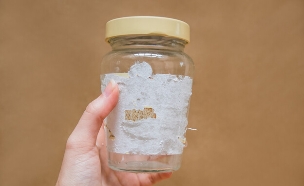 מדבקה על צנצנת (צילום: shutterstock)