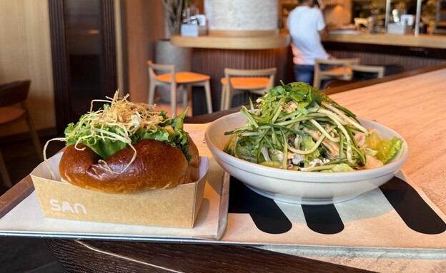 סאנדו באן וסלט באן באן. סאן גני תקווה (צילום: לין לוי, mako אוכל)