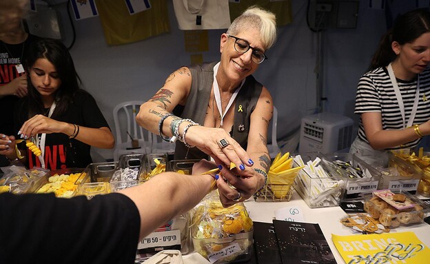 סי היימן בדוכן המכירה סי היימן בדוכן המכירה