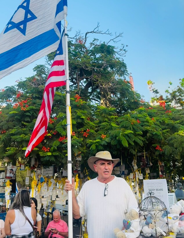 שמעון אדרי והדגל שמעון אדרי והדגל